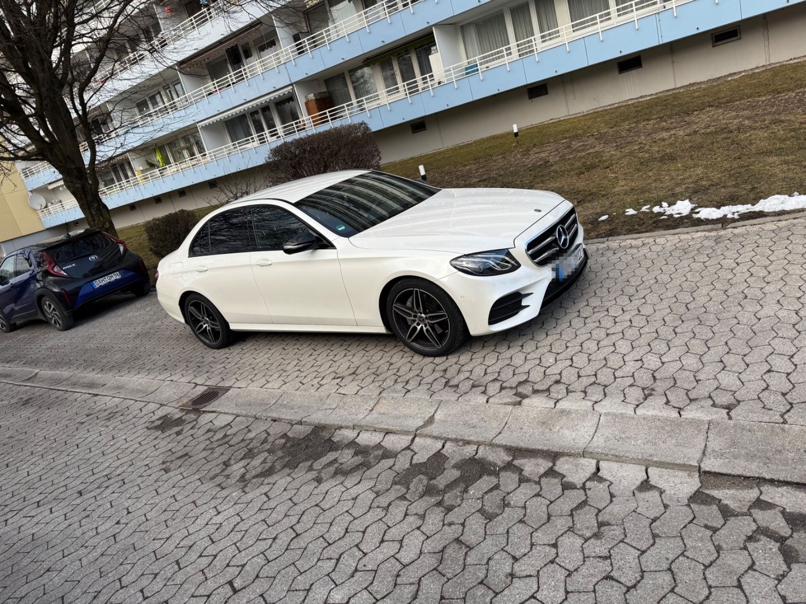 Mercedes-Benz E 200 Autom. -AMG line weiß Diamant metallic  foto 2