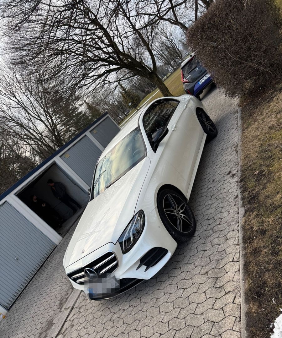 Mercedes-Benz E 200 Autom. -AMG line weiß Diamant metallic  foto 3