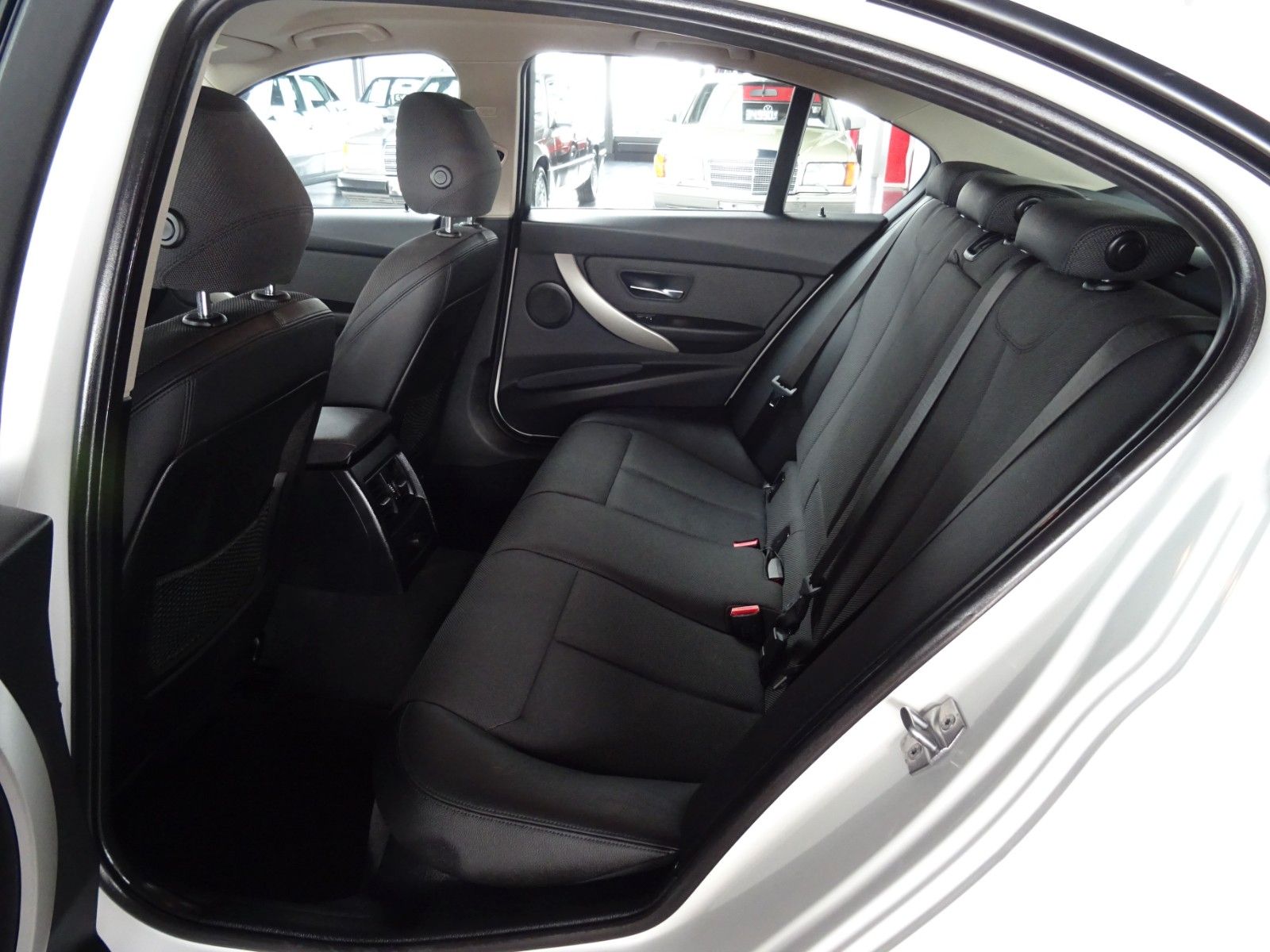 BMW 320d Advantage/ Automatik/ Navi/ LED/ PDC foto 13