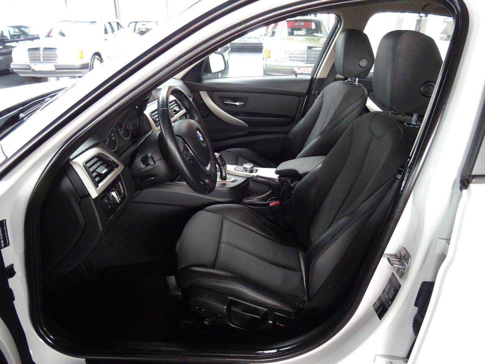 BMW 320d Advantage/ Automatik/ Navi/ LED/ PDC foto 10