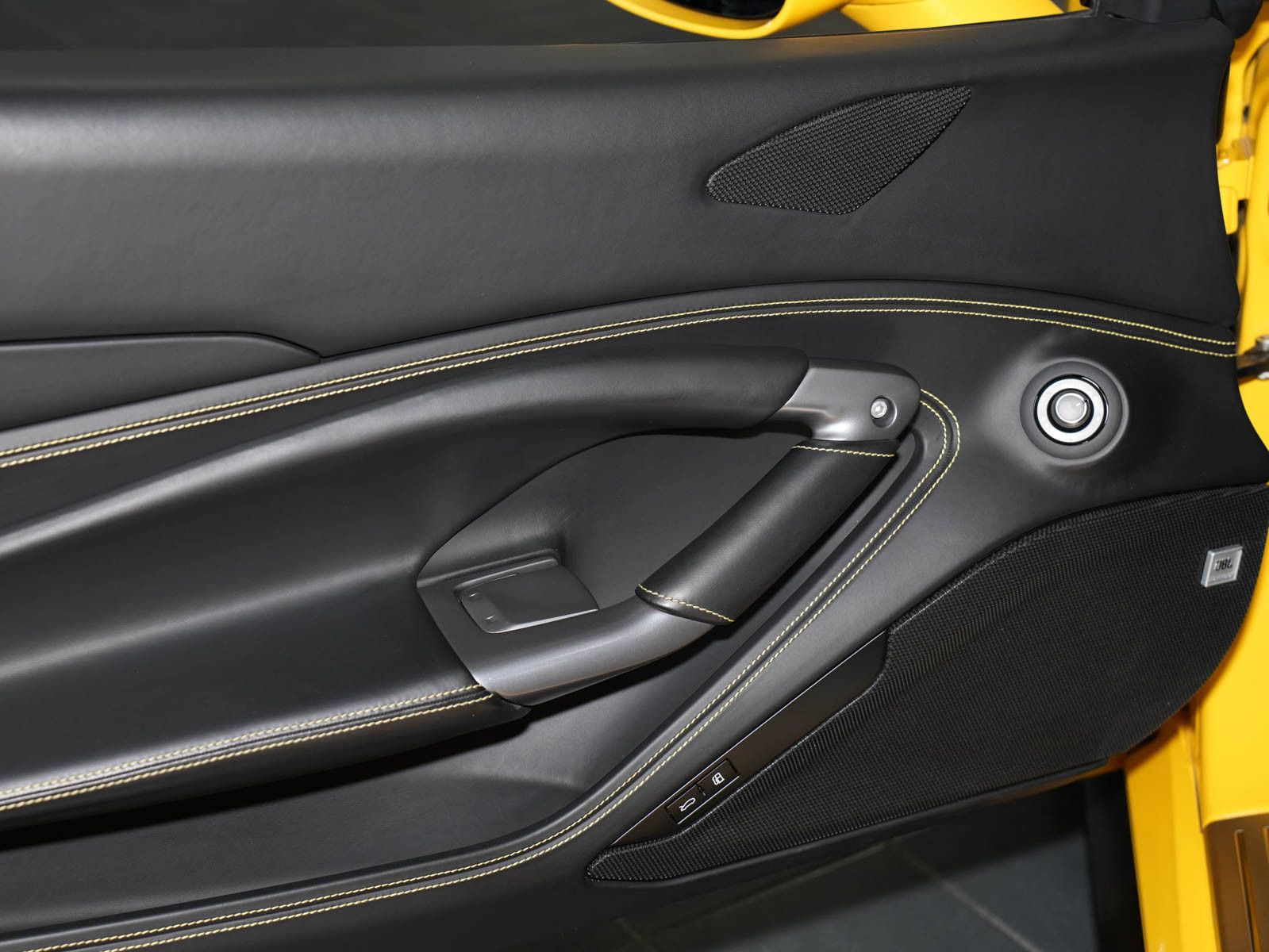 Ferrari F8 Spider - Carbon Racingsitze|Titanauspuff|JBL foto 8
