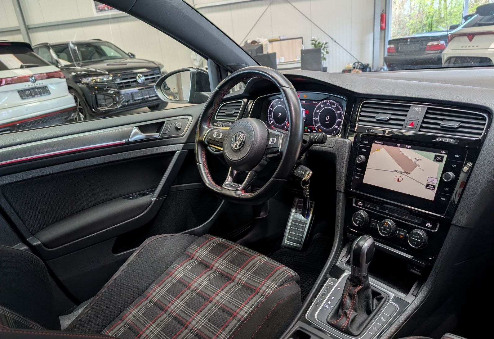 Volkswagen Golf 2.0 DSG GTI Performance BMT LED Cam ACC 19" foto 11