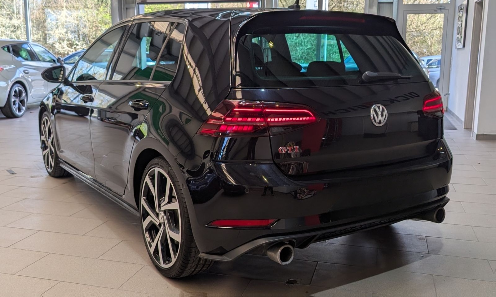 Volkswagen Golf 2.0 DSG GTI Performance BMT LED Cam ACC 19" foto 3