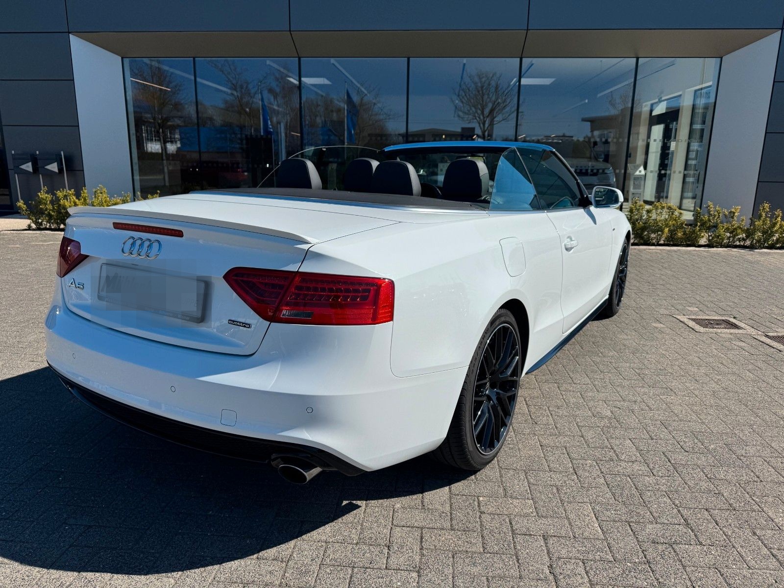 Audi A5 Cabriolet 2.0 TFSI quattro foto 2