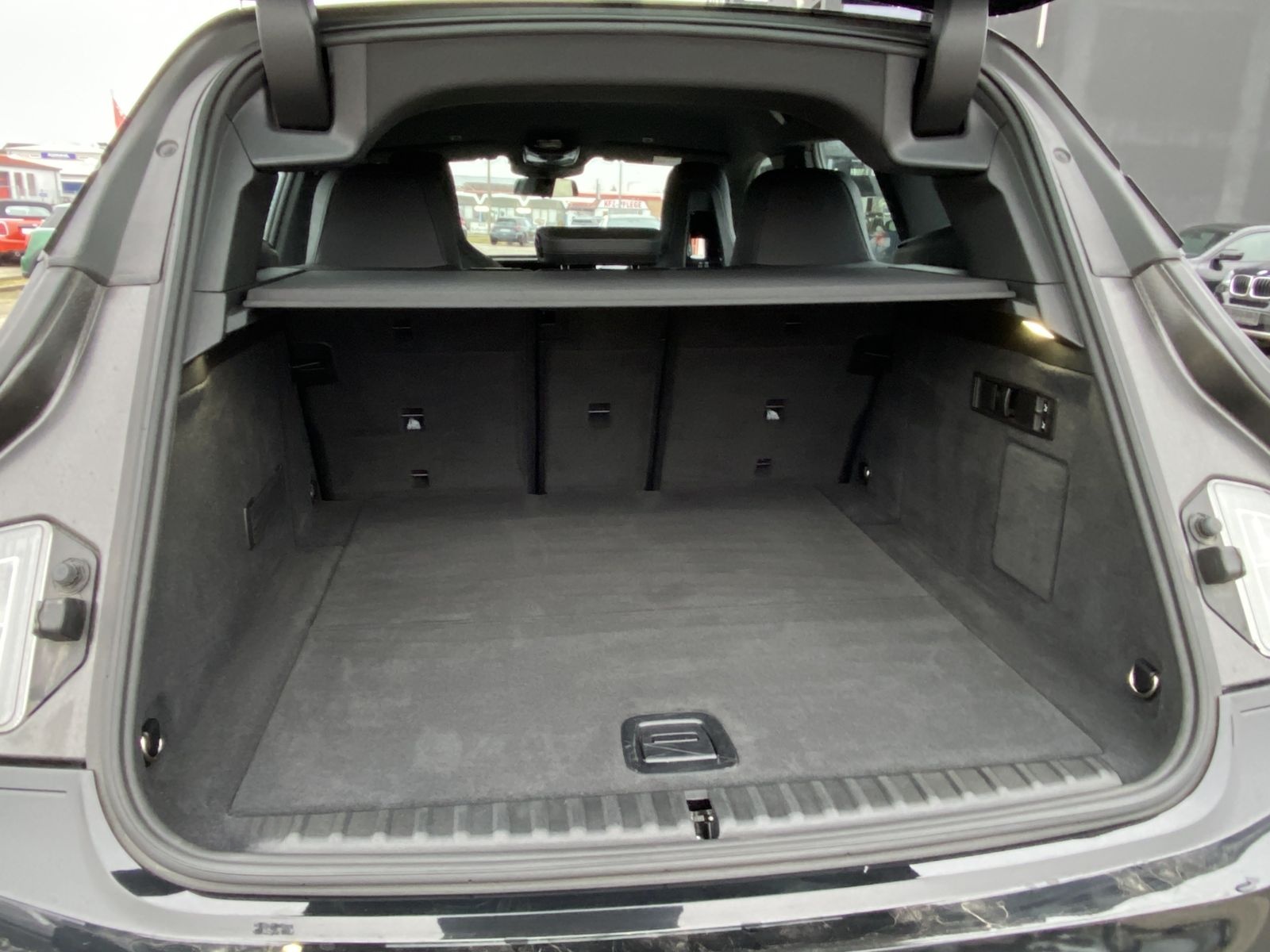 BMW iX xDrive40 Sportpaket DAB Harman RFK 21LM foto 14