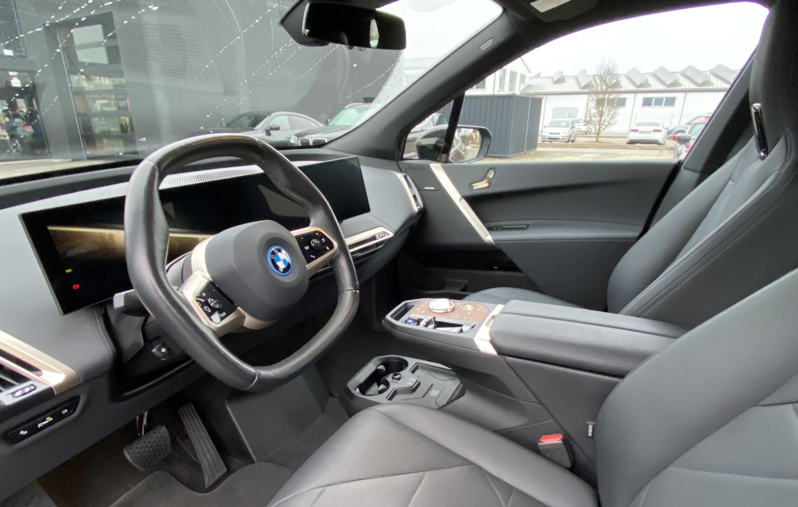 BMW iX xDrive40 Sportpaket DAB Harman RFK 21LM foto 7