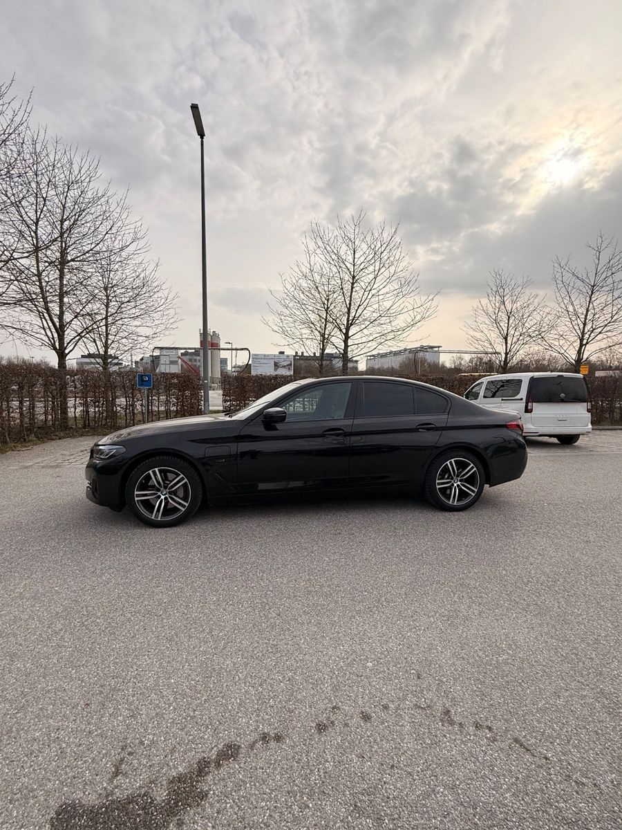 BMW 530e xDrive A - foto 3