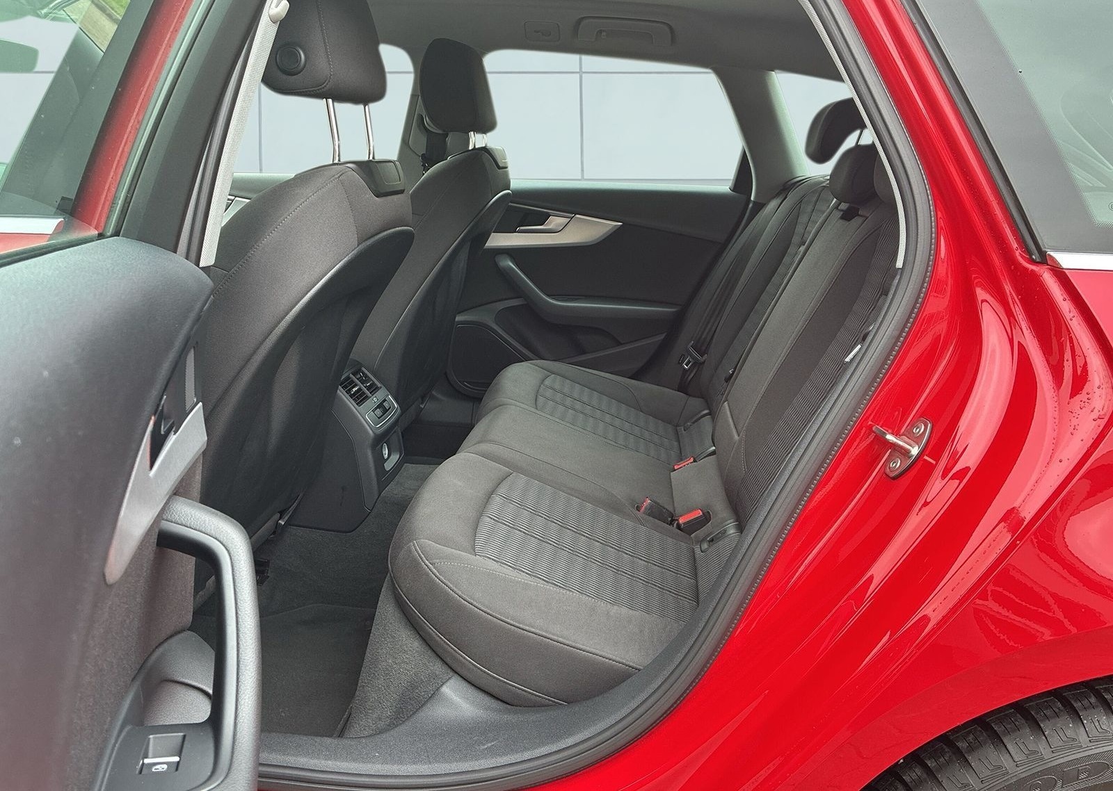 Audi A4 Avant Design 35 TDI 110(150) kW(PS) S tronic foto 10