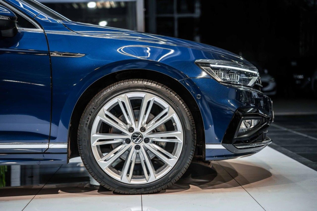 Volkswagen Passat 2.0 TDI DSG 2x R-Line STAHZG H&K PANO AHK foto 9