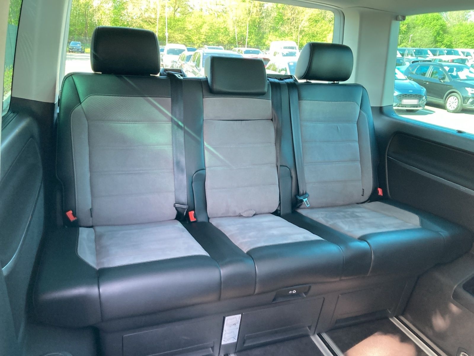 Volkswagen T6.1 Multivan 2.0 TDI DSG GENERATION SIX AHK KAM foto 18