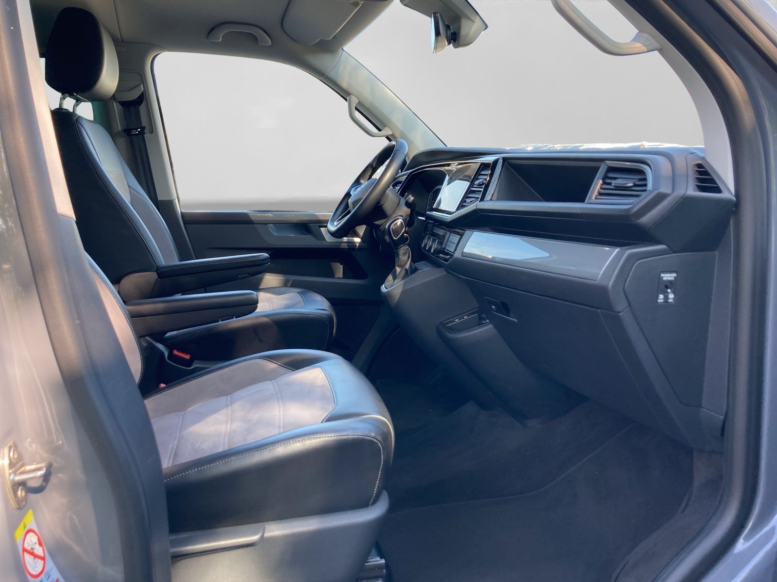 Volkswagen T6.1 Multivan 2.0 TDI DSG GENERATION SIX AHK KAM foto 4