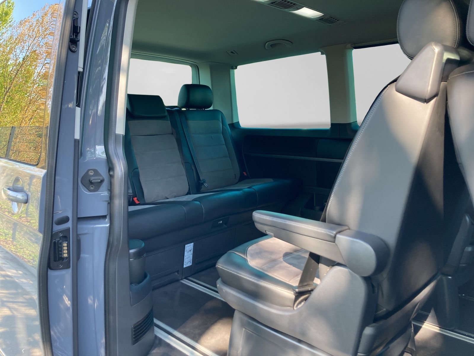 Volkswagen T6.1 Multivan 2.0 TDI DSG GENERATION SIX AHK KAM foto 6