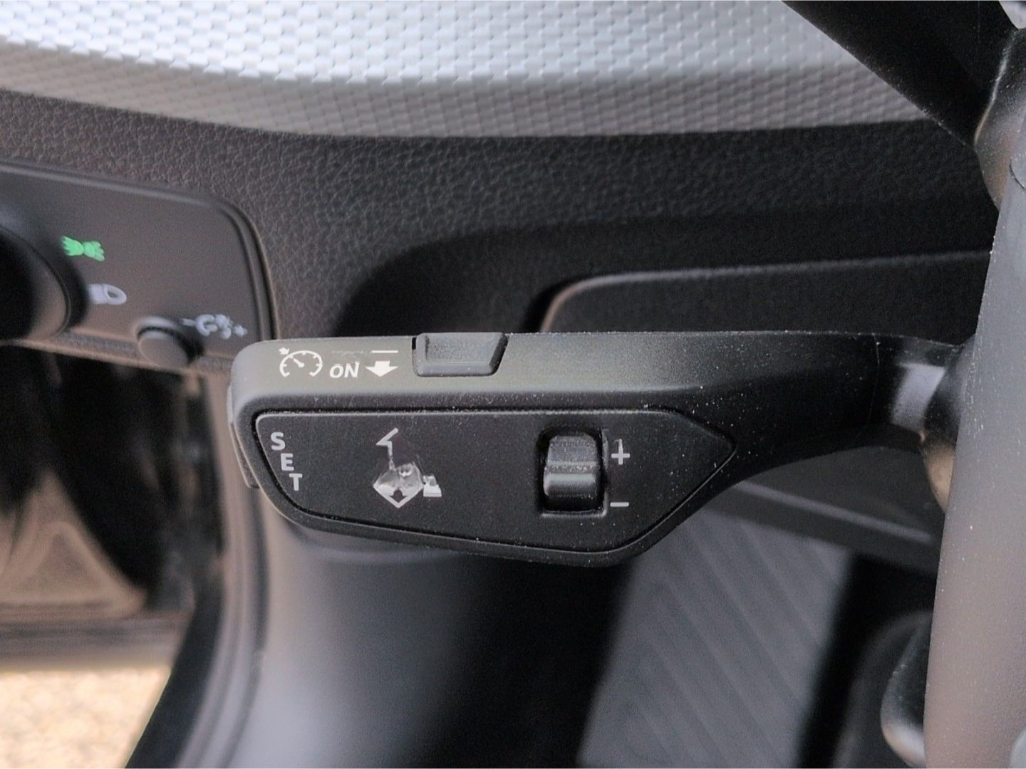 Audi Q2 advanced 35TFSI*S-tron AHK ACC R-Kam SHZ LED foto 12