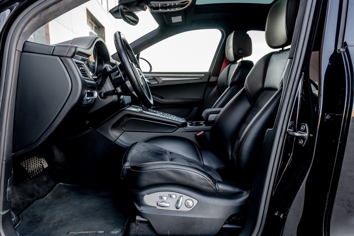 Porsche Macan Turbo mit Performance Paket foto 16