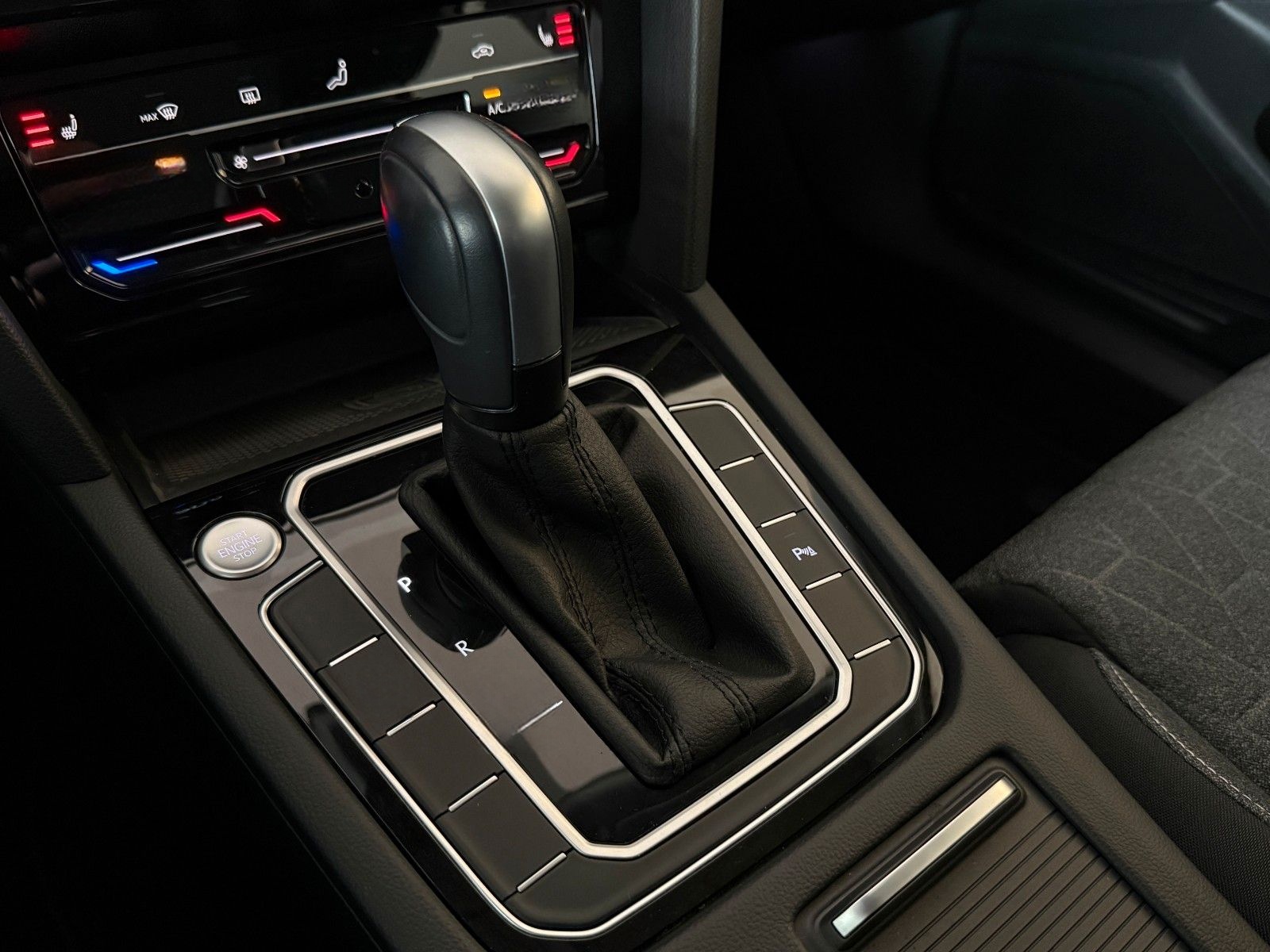 Volkswagen - 100 % QUALITÄT. AUTOMATIK FAMILIENKOMBI + AHK foto 2