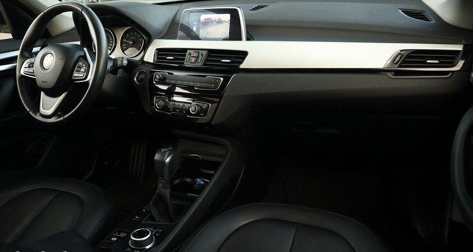 BMW X1 xDrive 20i Leder Navi Pano foto 11