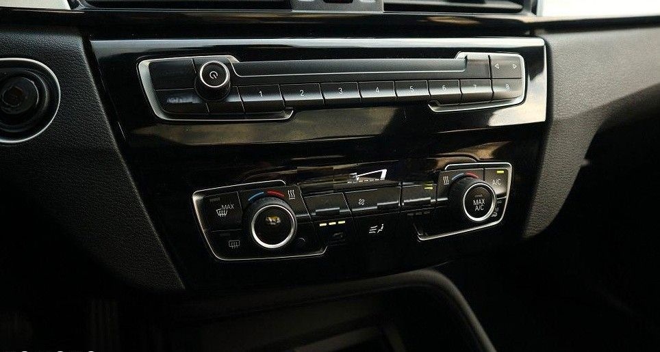 BMW X1 xDrive 20i Leder Navi Pano foto 12