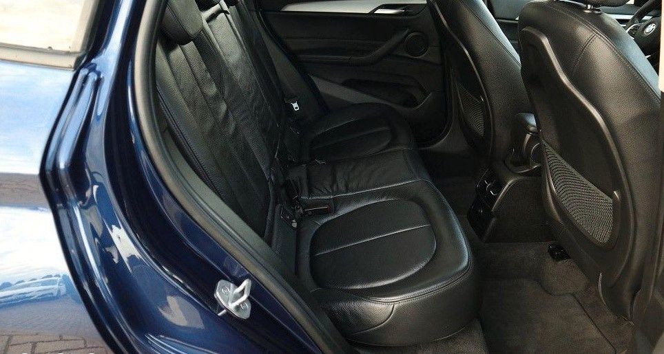 BMW X1 xDrive 20i Leder Navi Pano foto 14