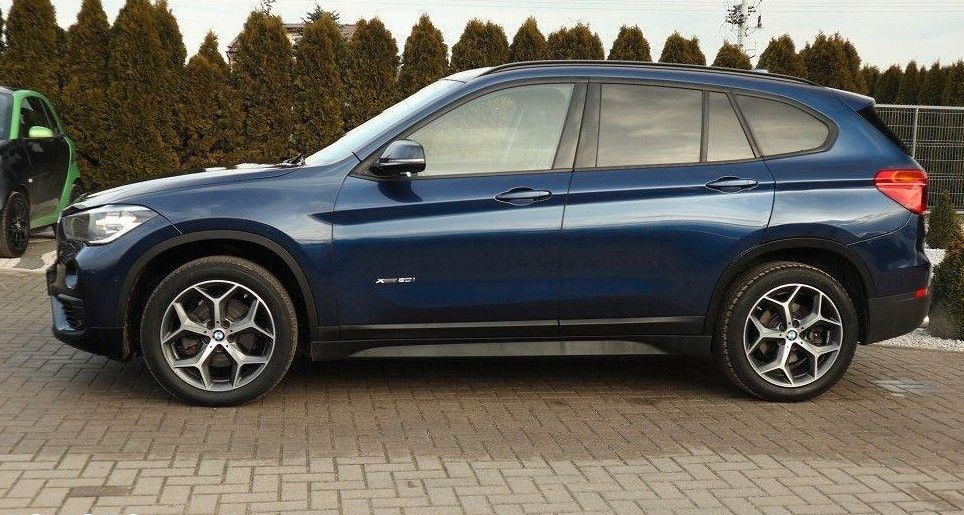 BMW X1 xDrive 20i Leder Navi Pano foto 4