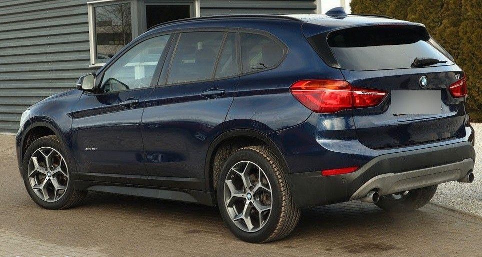 BMW X1 xDrive 20i Leder Navi Pano foto 5