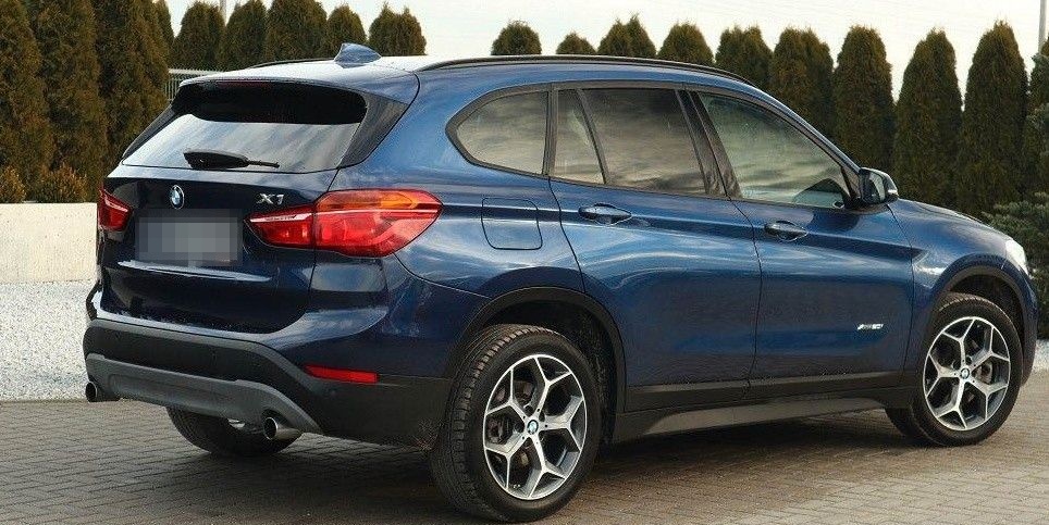 BMW X1 xDrive 20i Leder Navi Pano foto 7