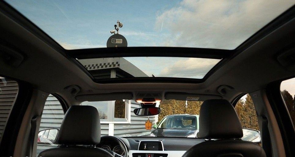 BMW X1 xDrive 20i Leder Navi Pano foto 10