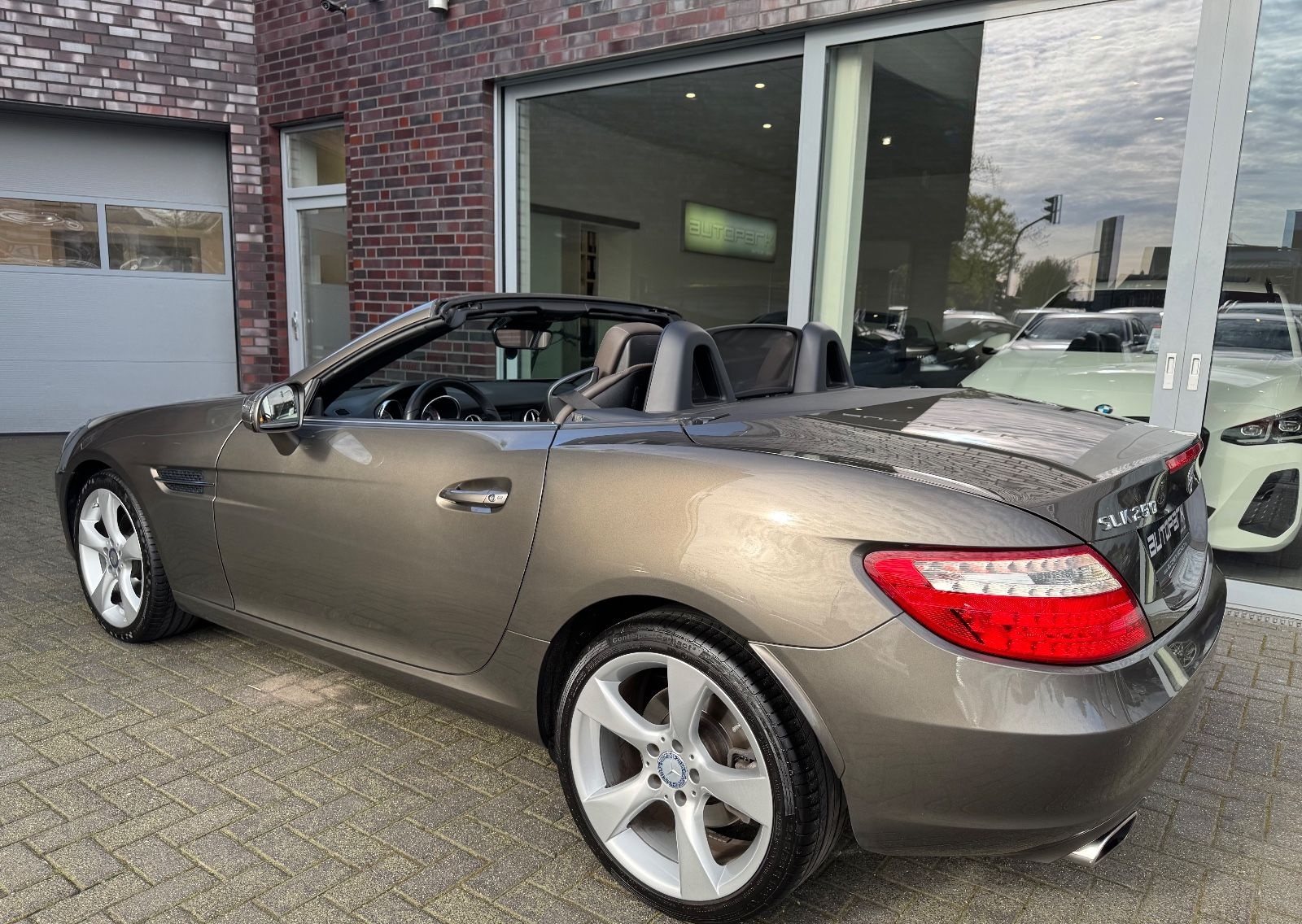 Mercedes-Benz SLK 250 Roadster BlueEfficiency foto 14