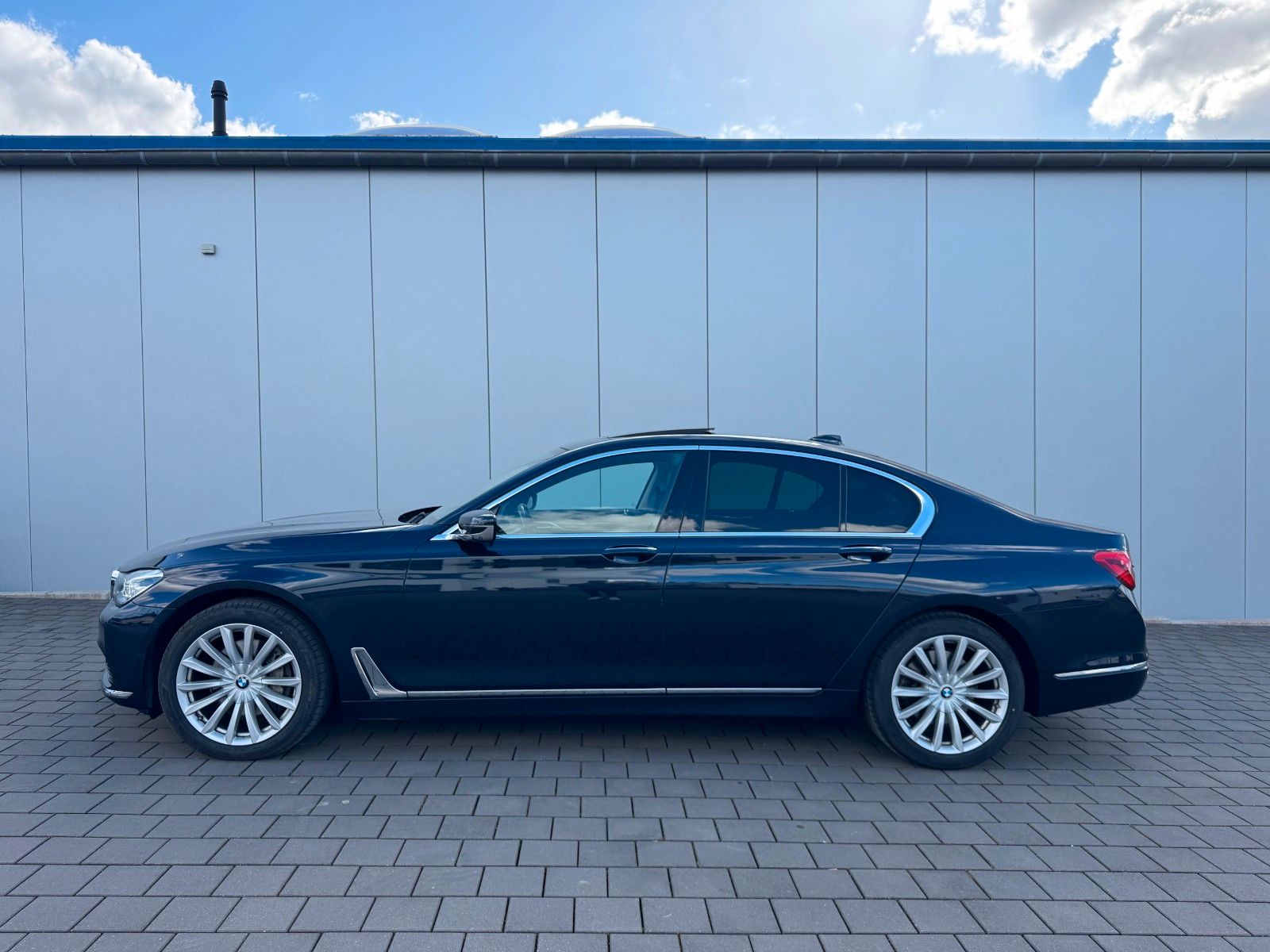 BMW 740 d xDrive H&K HuD TV Standhzg Laser Massage foto 2