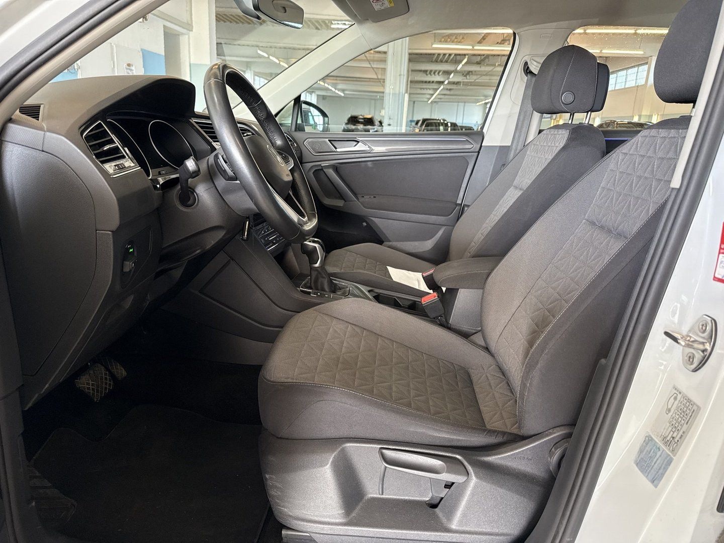 Volkswagen Tiguan Life NAVI/LED/ACC/KAMERA/AHK foto 12