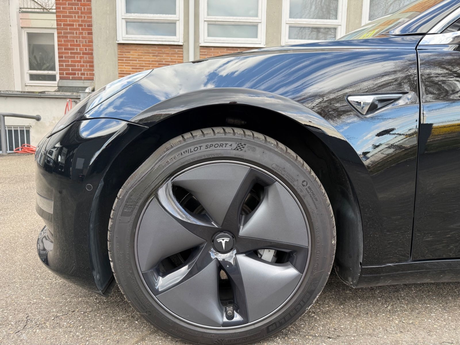 Tesla Model 3 Long Range Dual AWD Autopilot BeschBoost foto 19