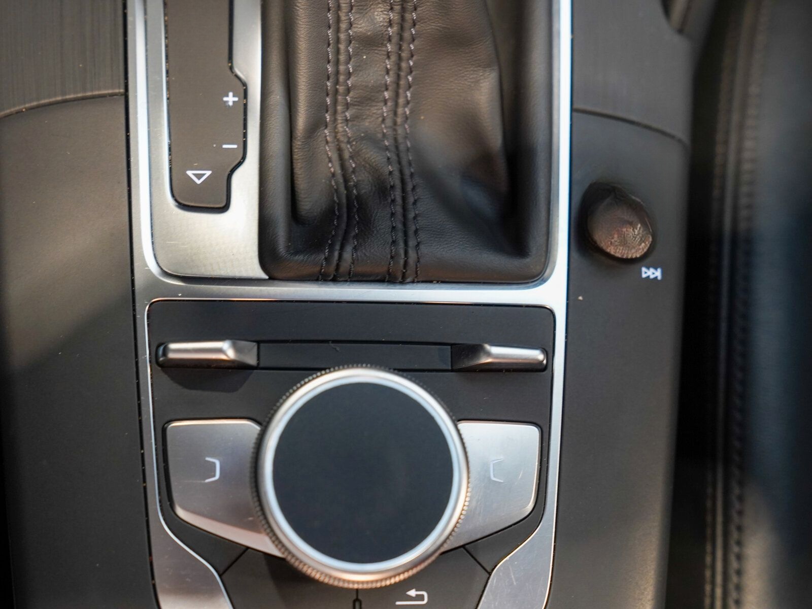 Audi A3 Cabrio 1.4 TFSI sport Xenon Windschott Navi foto 24