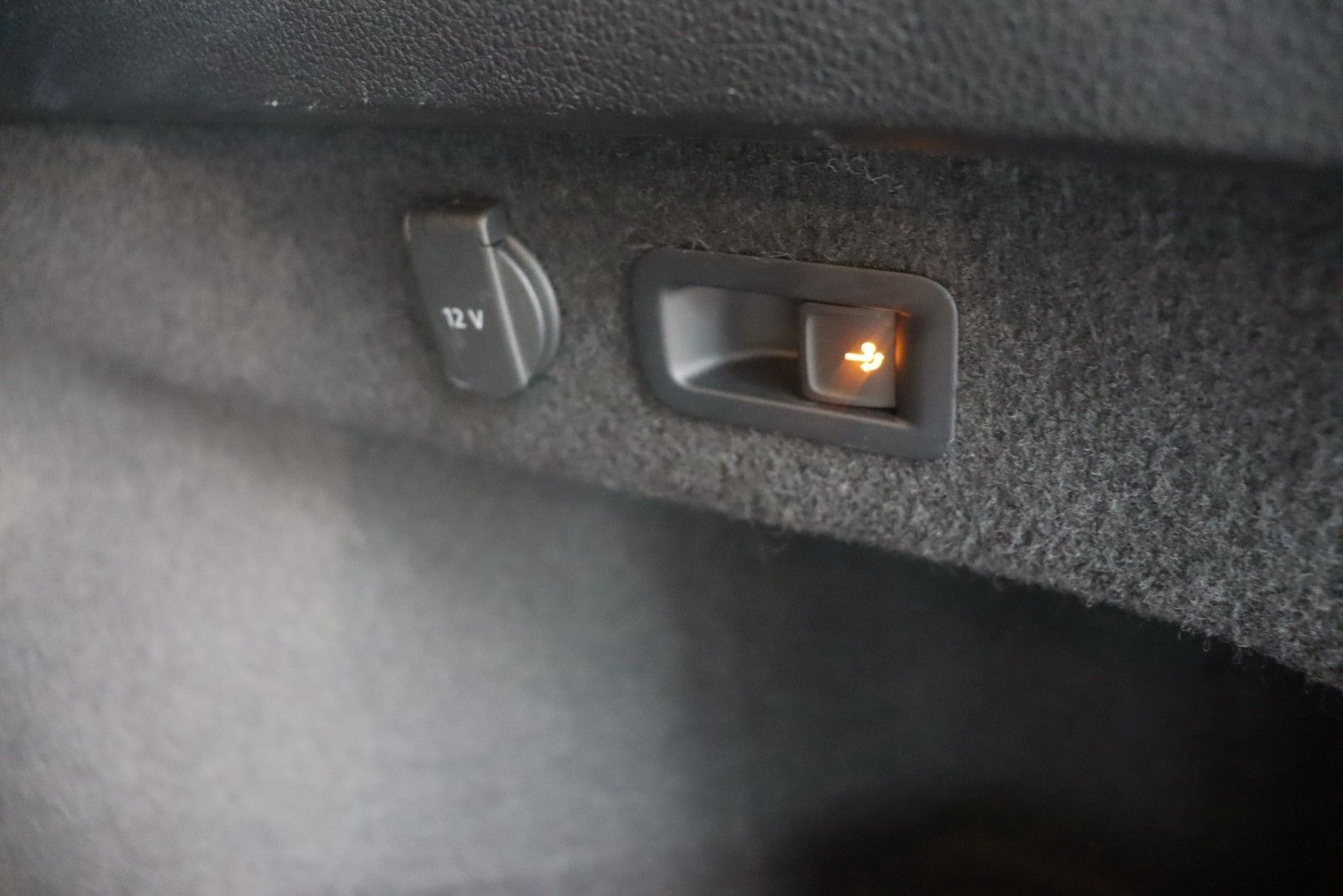 Volkswagen Passat Variant 2.0 TDI DSG R-LINE AHK/STANDHEIZ. foto 38