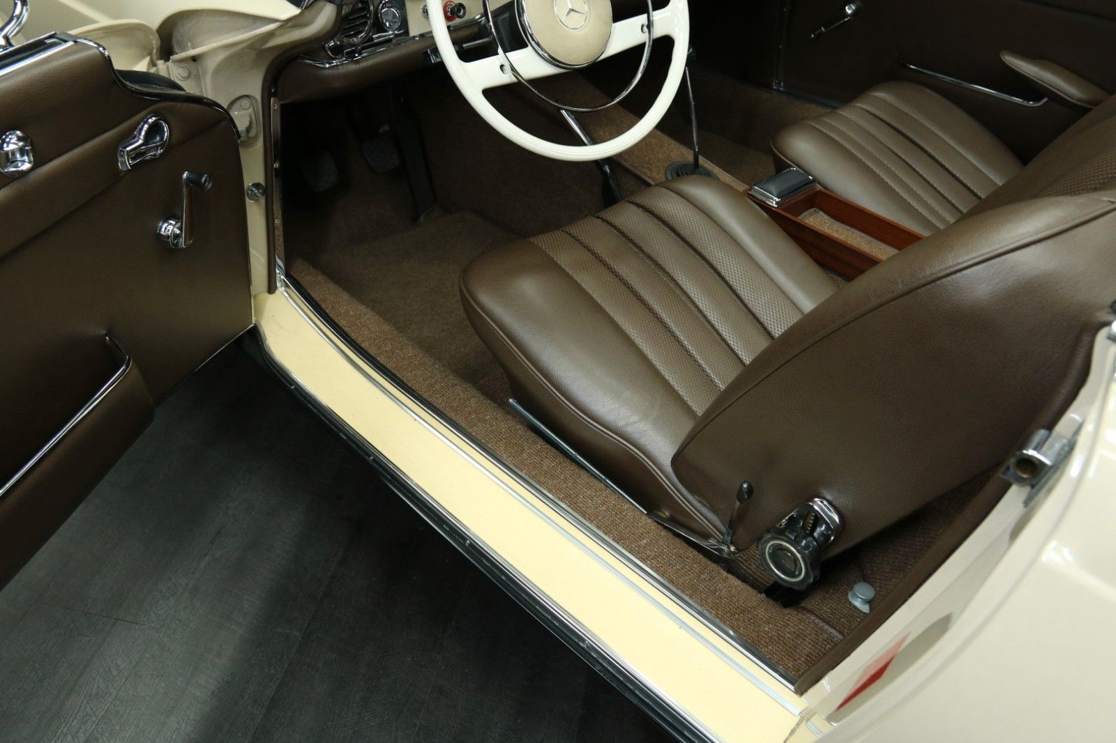 Mercedes-Benz 230 SL Pagode foto 12