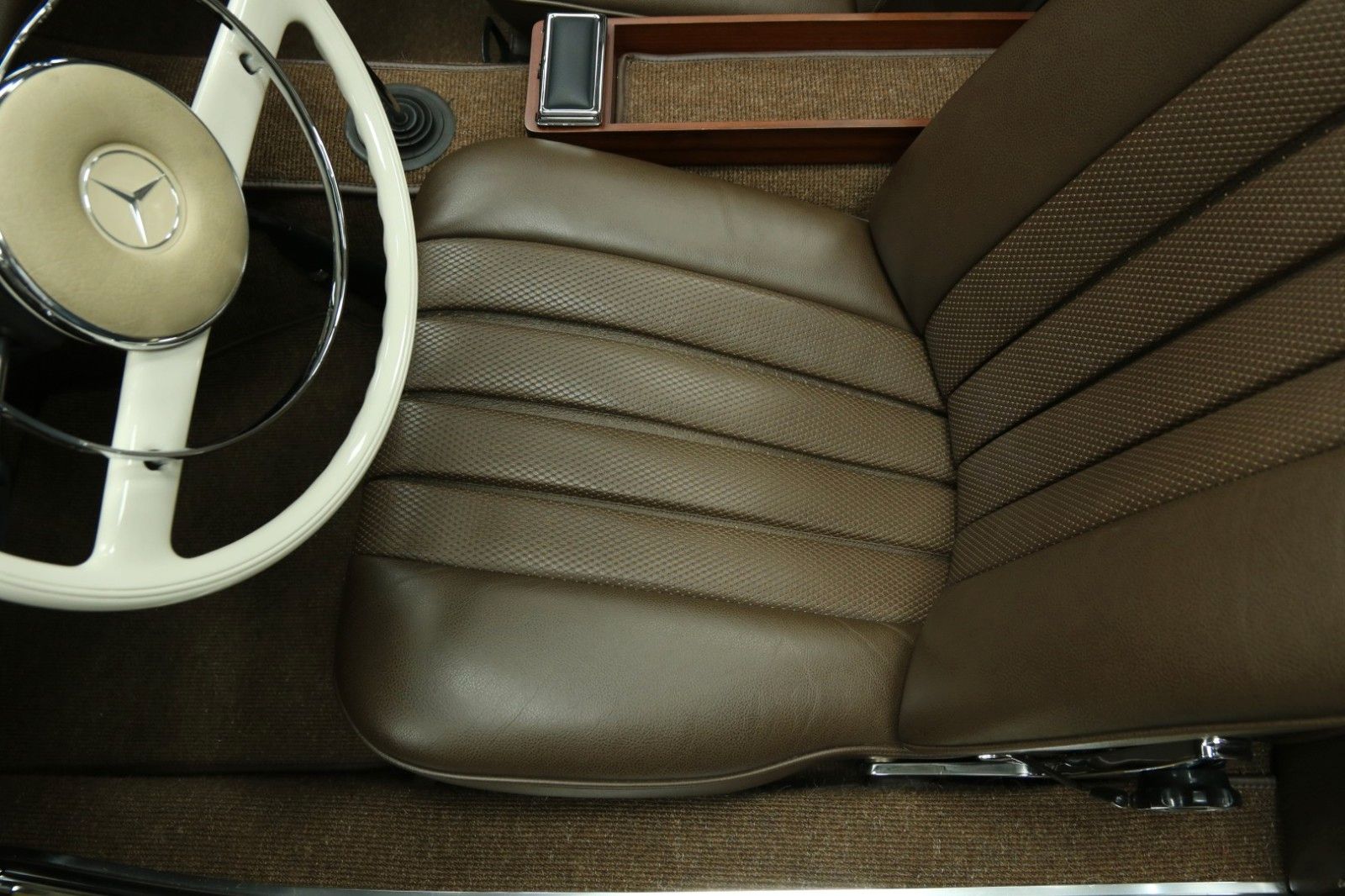 Mercedes-Benz 230 SL Pagode foto 14