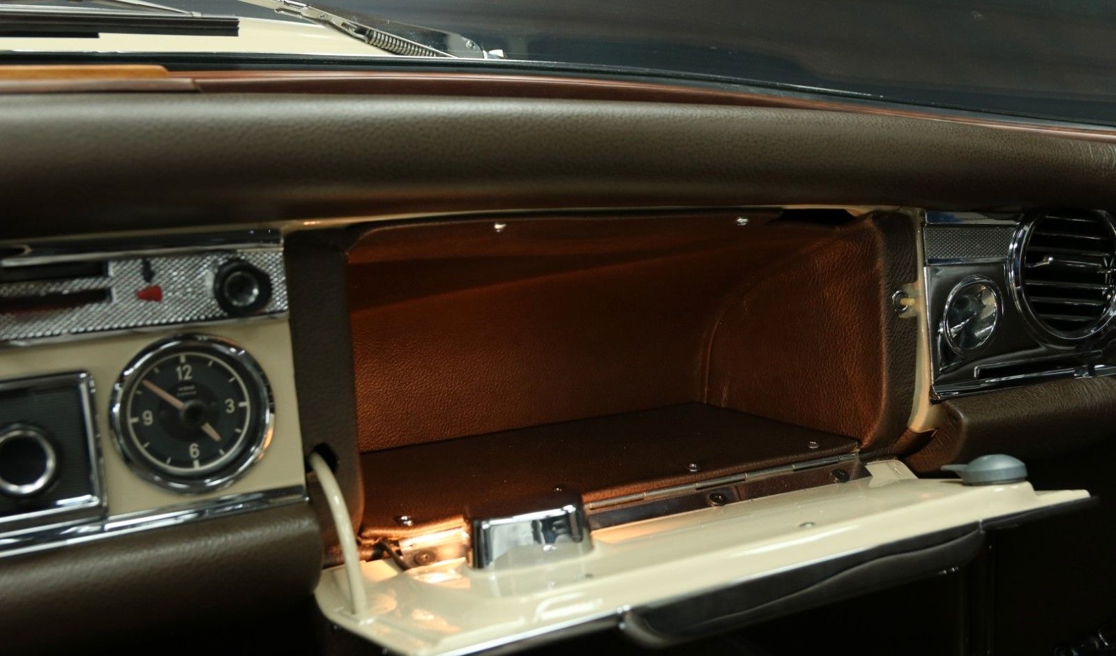 Mercedes-Benz 230 SL Pagode foto 23