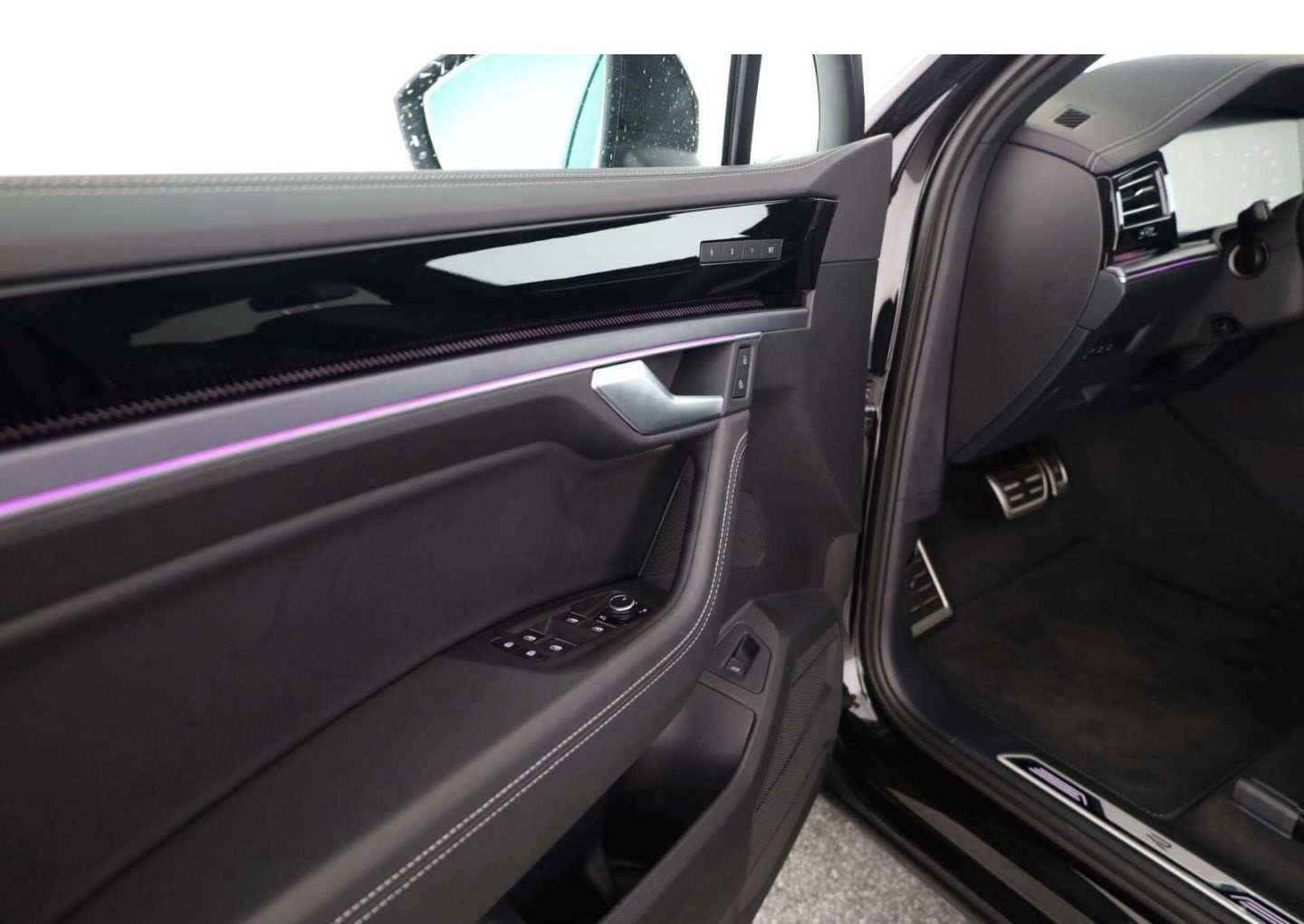 Volkswagen Touareg 3.0 TDI 4Mo. R-Line BlackStyle/Luft/PANO foto 25