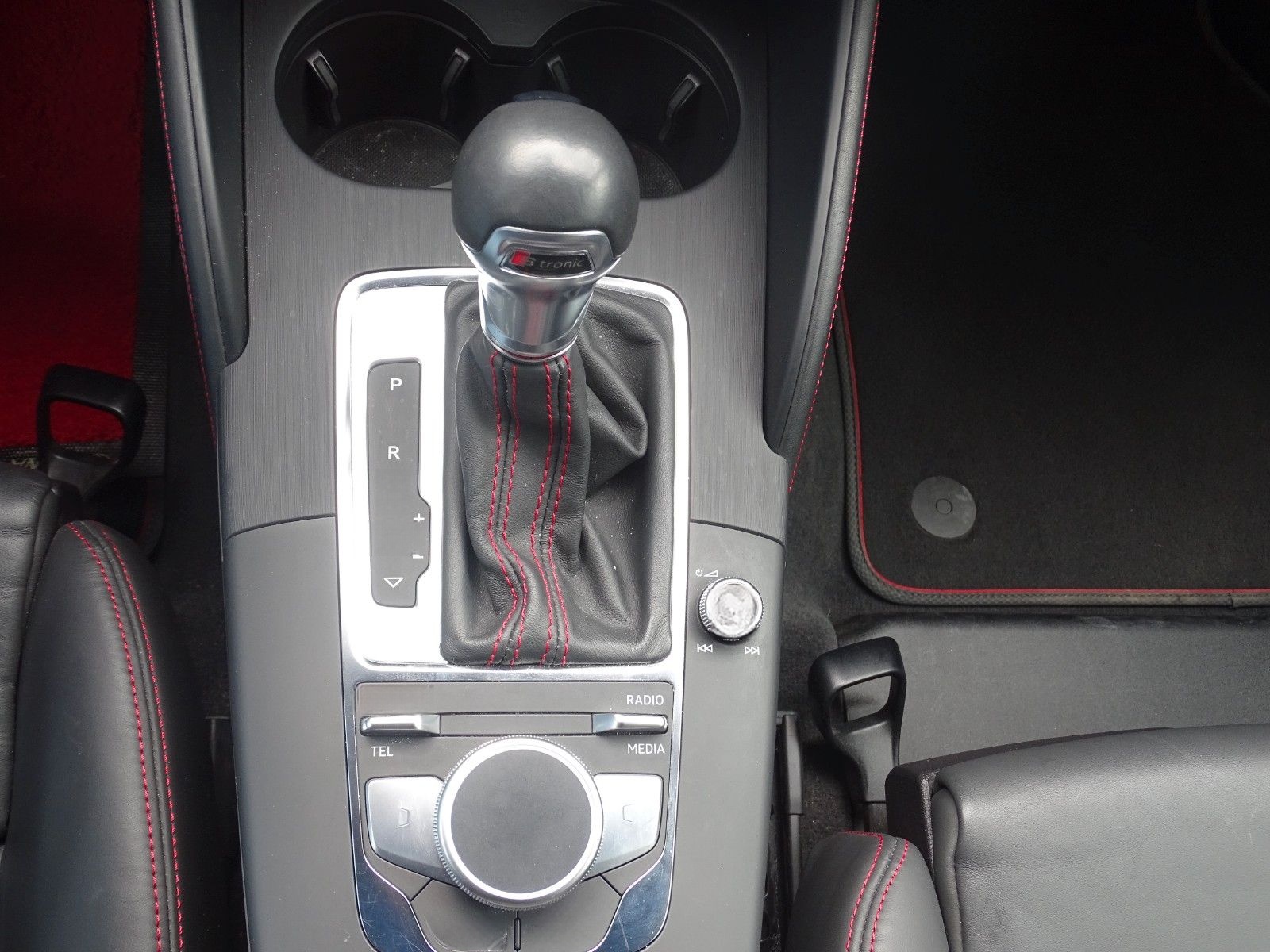 Audi S3 Sportback 2.0 TFSI quattro foto 12