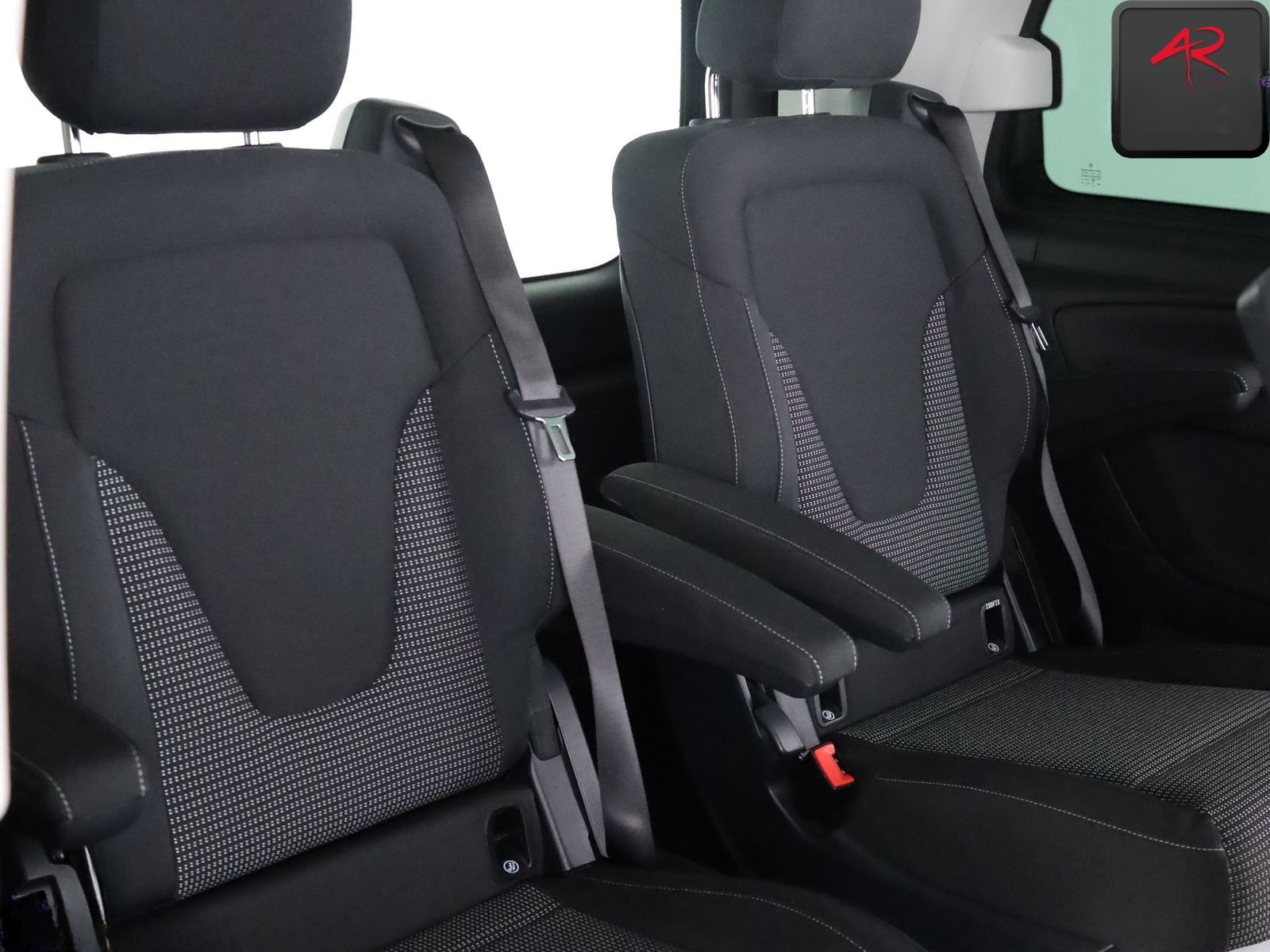 Mercedes-Benz V 250 d AMG 7 SITZE NIGHT,KAMERA,AHK,DISTRO,1.HD foto 12