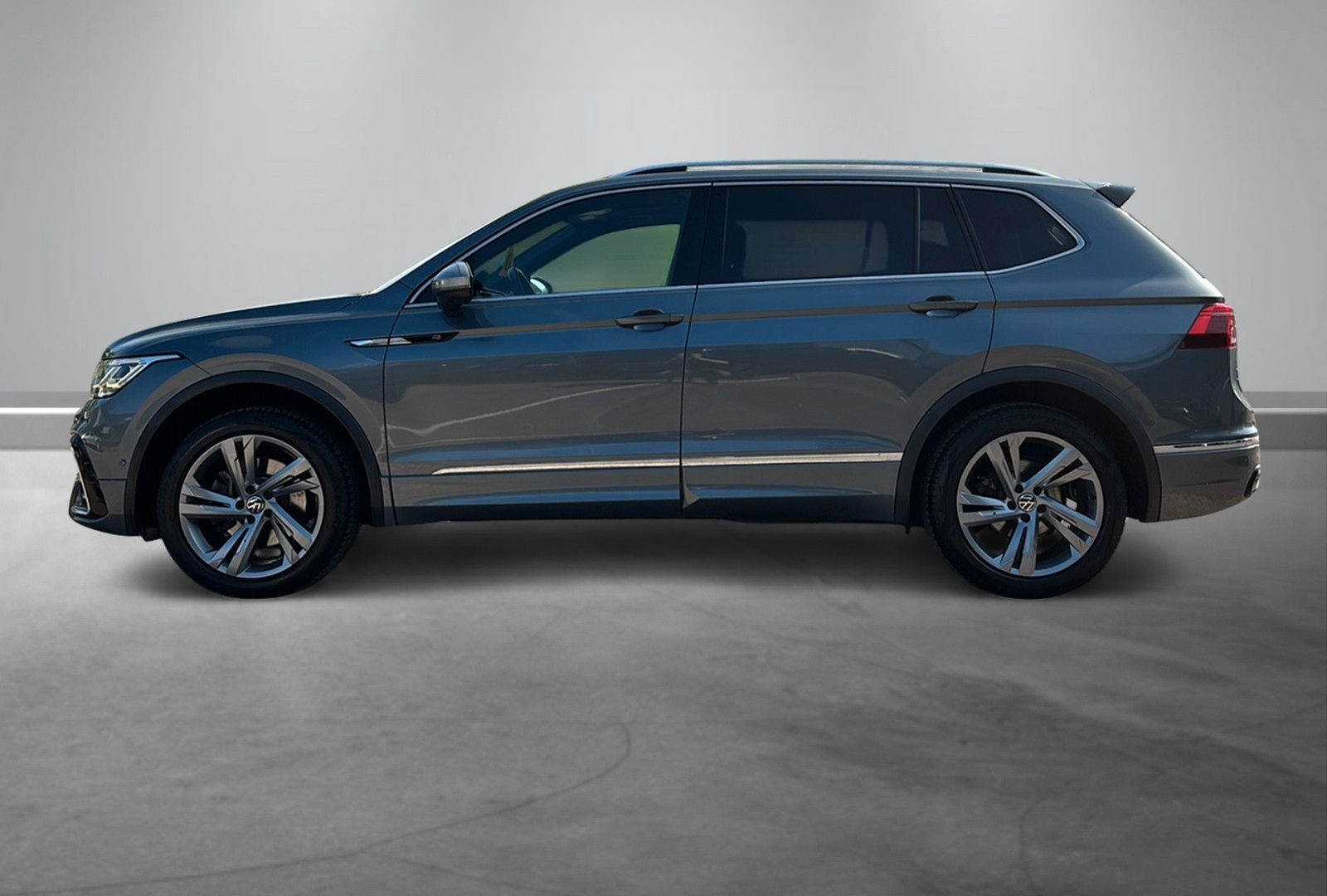 Volkswagen Tiguan R-Line | ACC | 7-Sitzer | Pano | Allrad foto 2