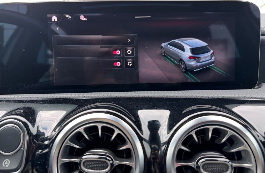 Mercedes-Benz A 200 d AMG, Pano-D, Kamera, Winter-P, CarPlay foto 12