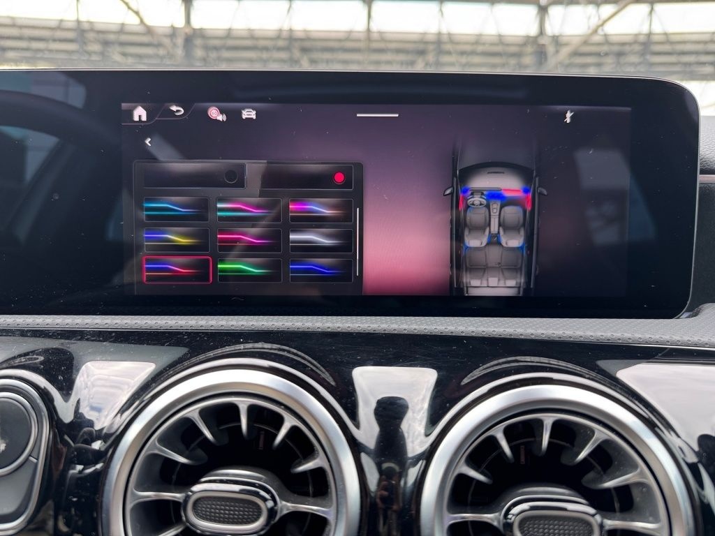 Mercedes-Benz A 200 d AMG, Pano-D, Kamera, Winter-P, CarPlay foto 13