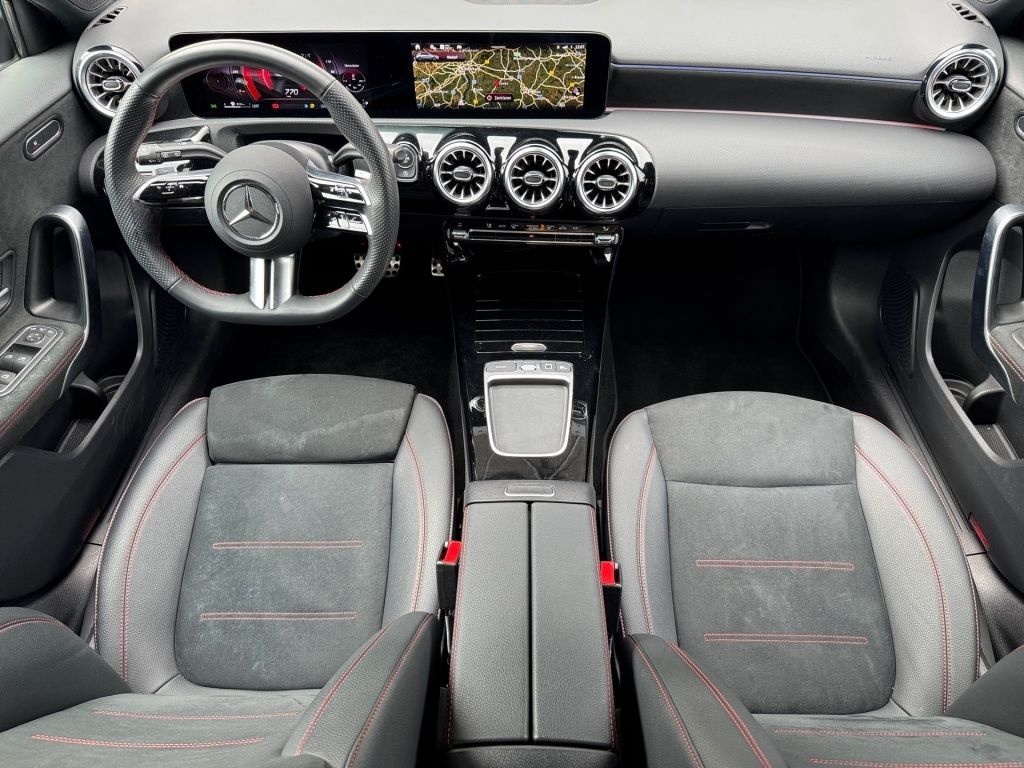 Mercedes-Benz A 200 d AMG, Pano-D, Kamera, Winter-P, CarPlay foto 3