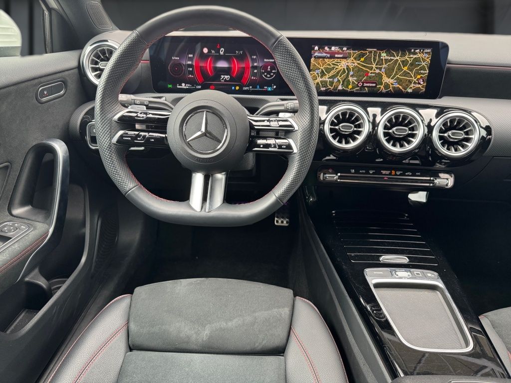 Mercedes-Benz A 200 d AMG, Pano-D, Kamera, Winter-P, CarPlay foto 8