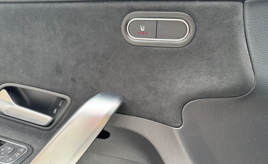 Mercedes-Benz A 200 d AMG, Pano-D, Kamera, Winter-P, CarPlay foto 9
