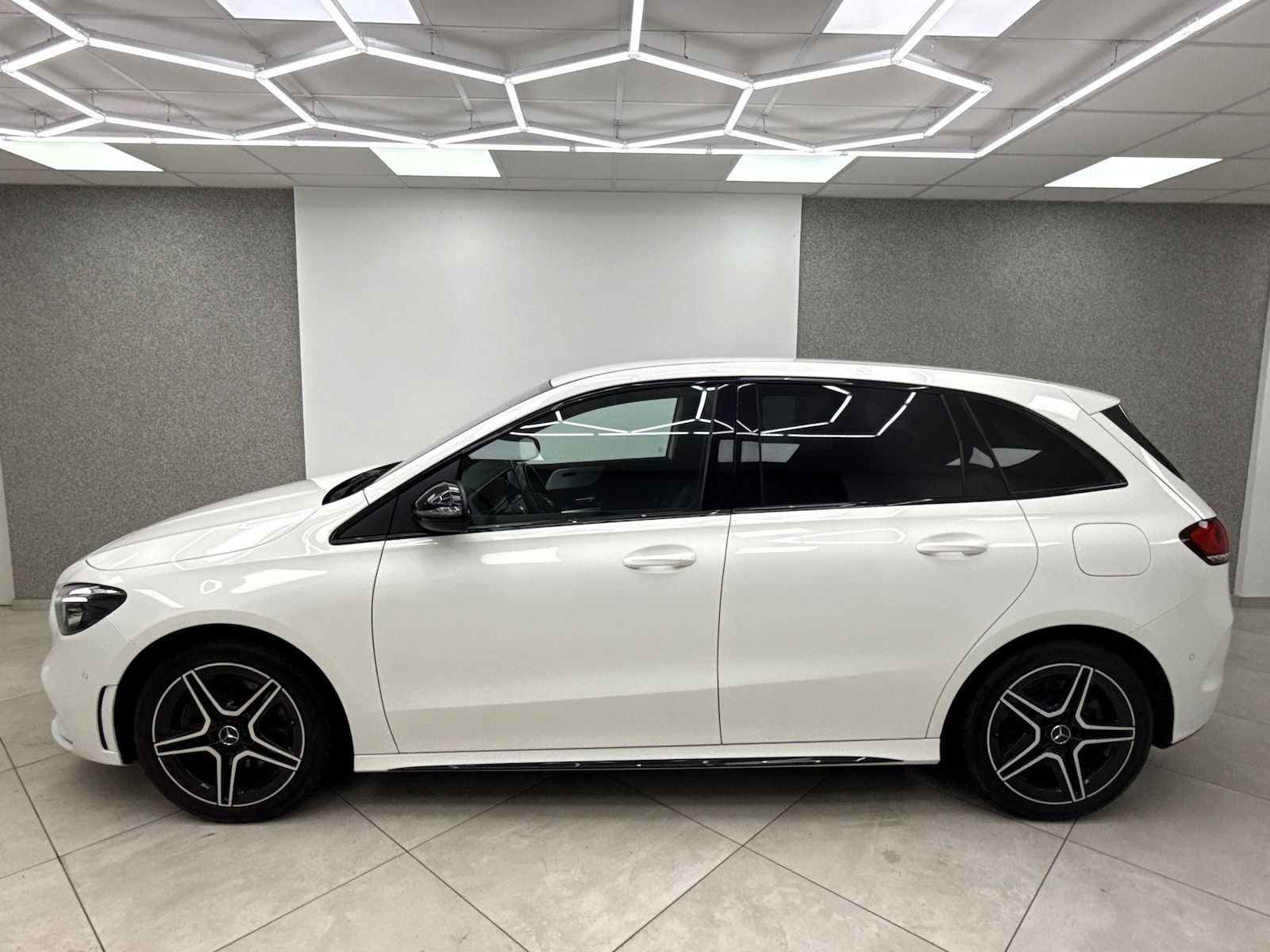 Mercedes-Benz B 250 e AMG Edition Night DTR 2xSpur BEAM ElHeck foto 3