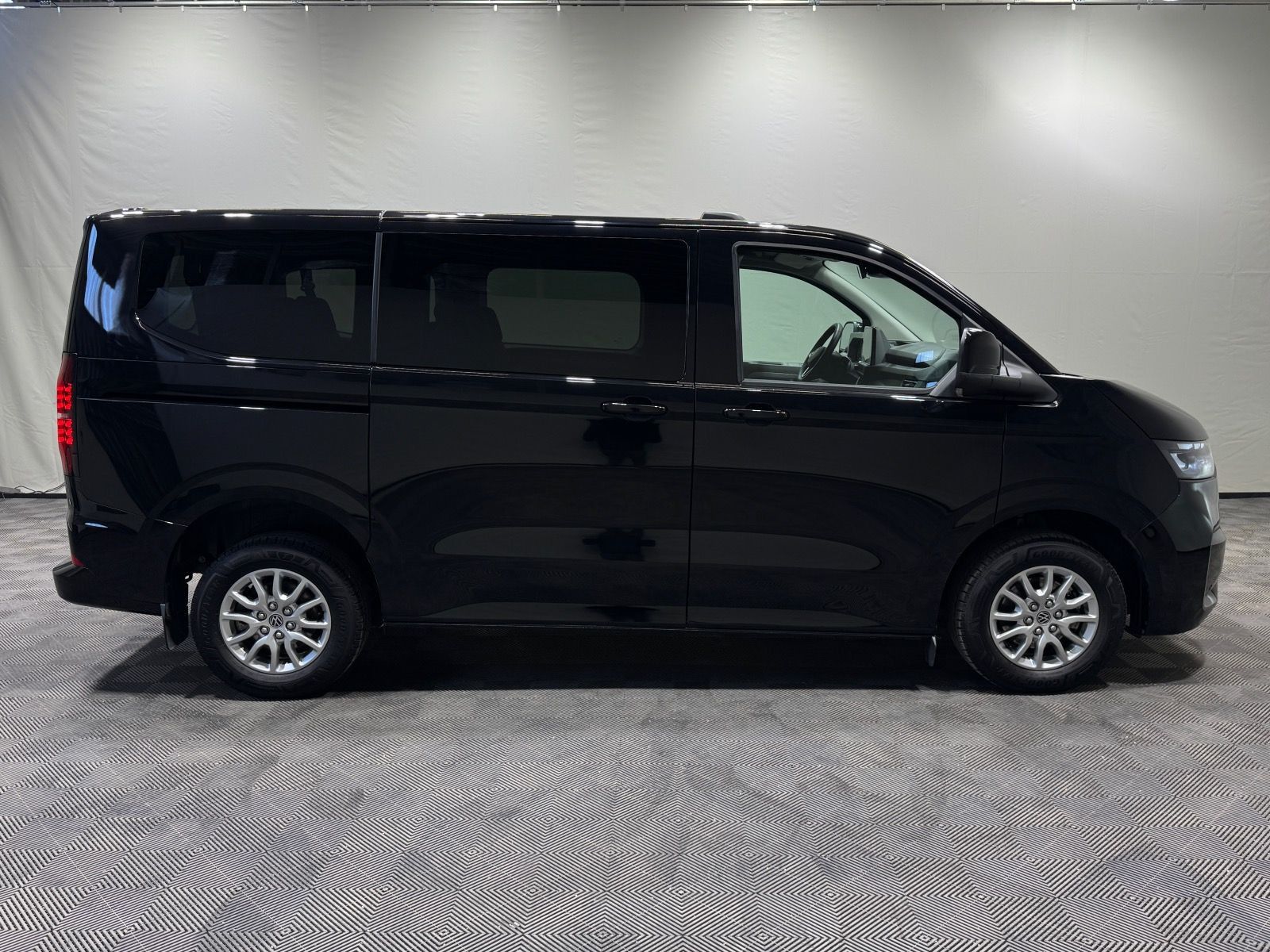 Volkswagen T7 Caravelle Life 2.0 TDI DSG 4M KR | LED NAVI foto 16