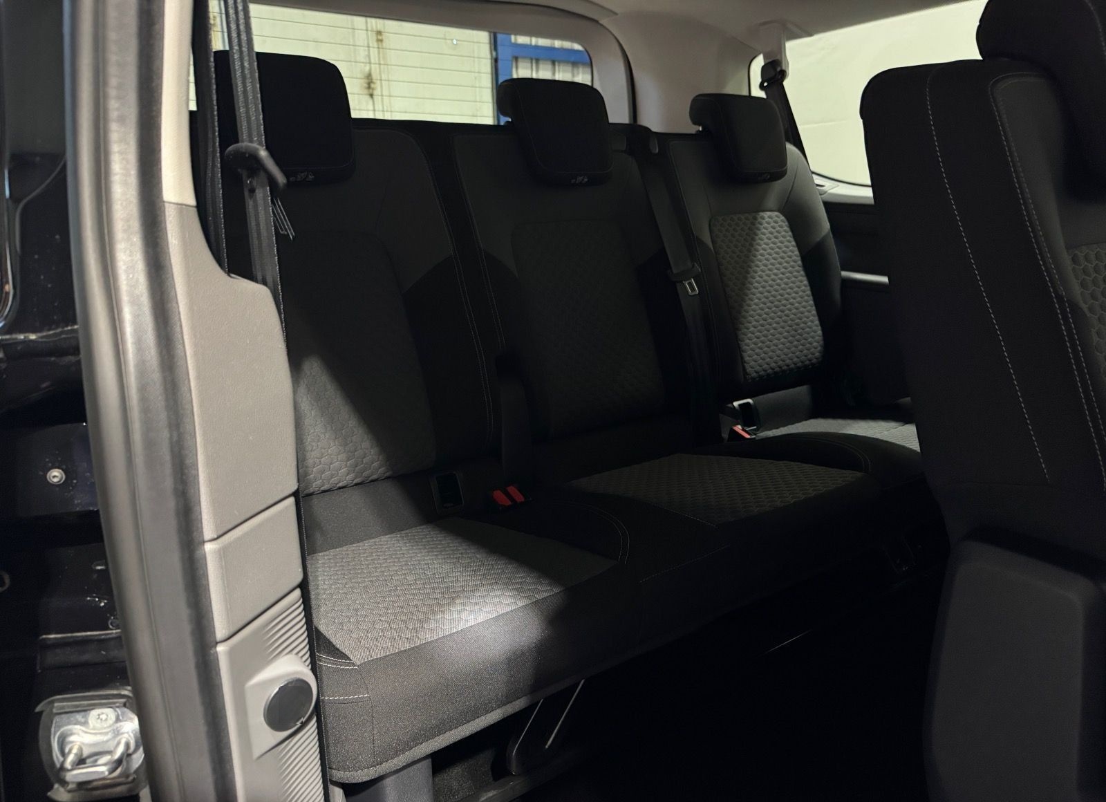 Volkswagen T7 Caravelle Life 2.0 TDI DSG 4M KR | LED NAVI foto 22