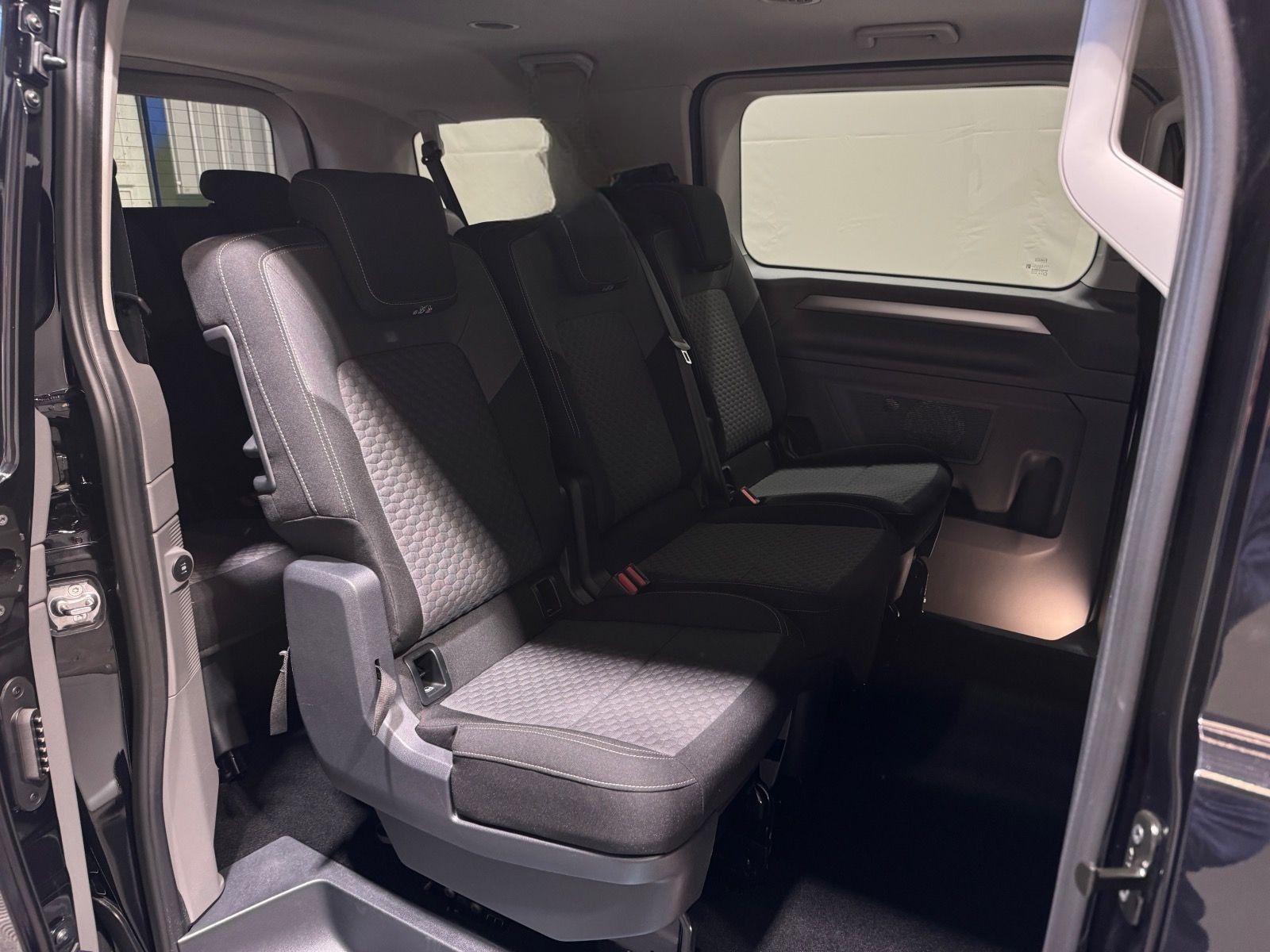 Volkswagen T7 Caravelle Life 2.0 TDI DSG 4M KR | LED NAVI foto 23