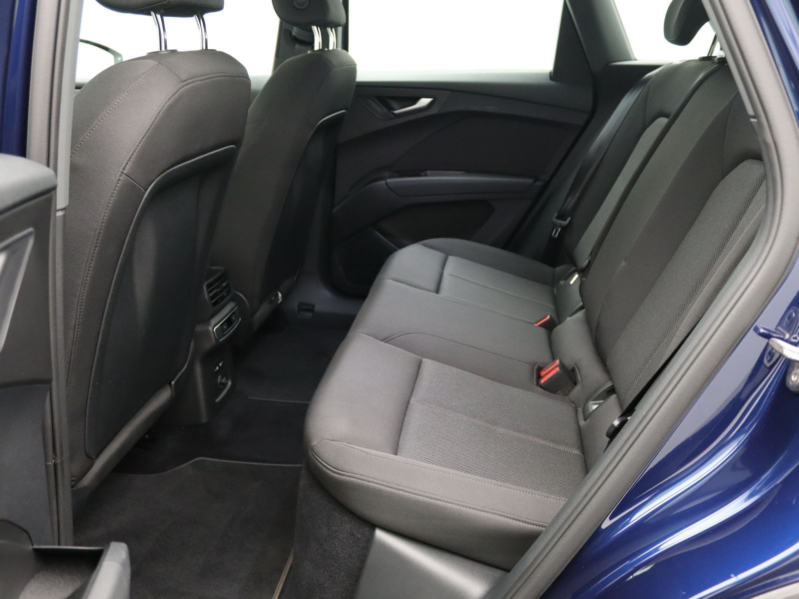Audi Q4 35 e-tron / Standklima, ParkAssi, LED, RFK foto 11