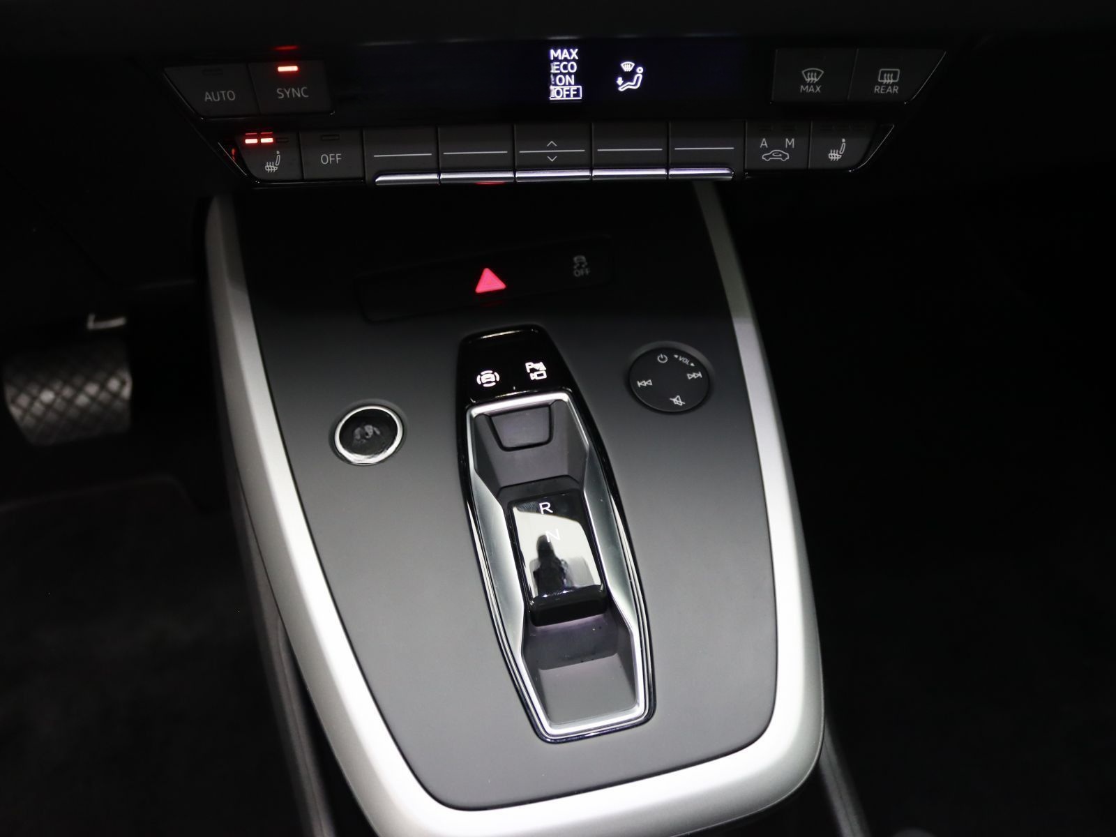 Audi Q4 35 e-tron / Standklima, ParkAssi, LED, RFK foto 13